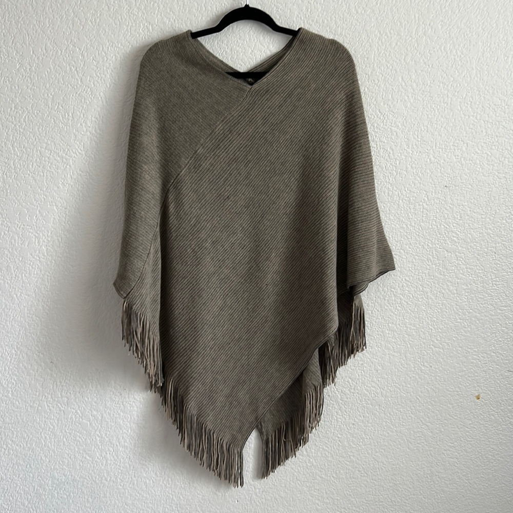 NWT Steve Madden Poncho Shawl 🌸🌷🌺